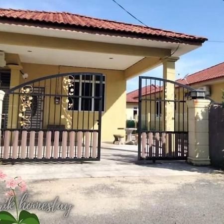 Anggerik Homestay Dungun Kampong Sura Tengah Luaran gambar