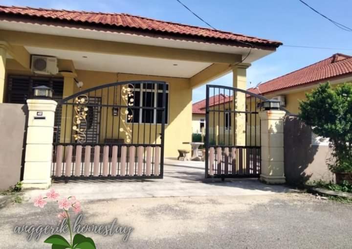 Anggerik Homestay Dungun Kampong Sura Tengah Luaran gambar